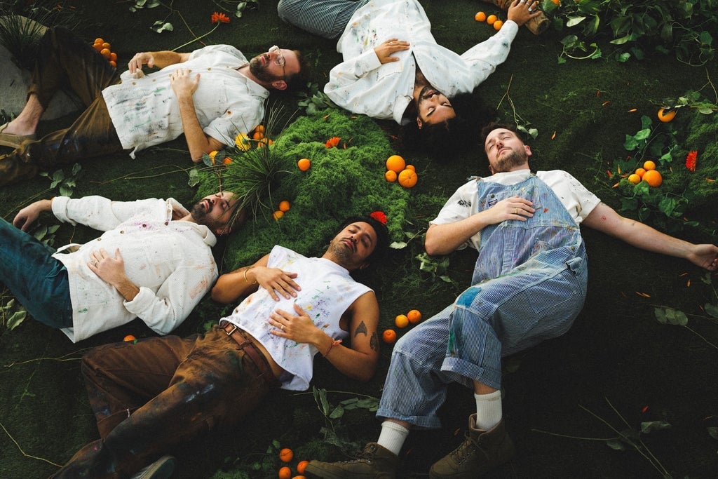 Young the Giant – Victory Garden Tour with Cold War Kids