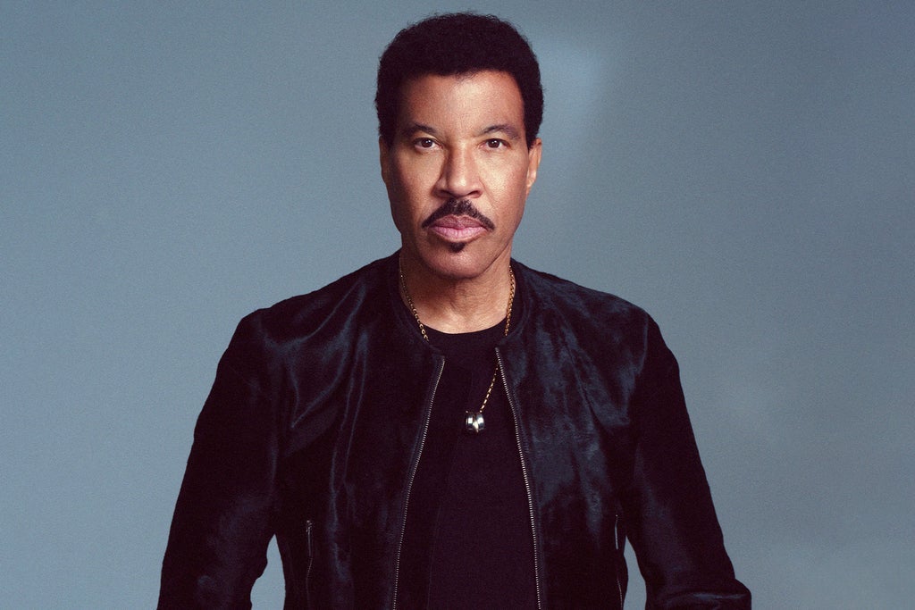 Lionel Richie and Earth, Wind & Fire – Sing a Song All Night Long